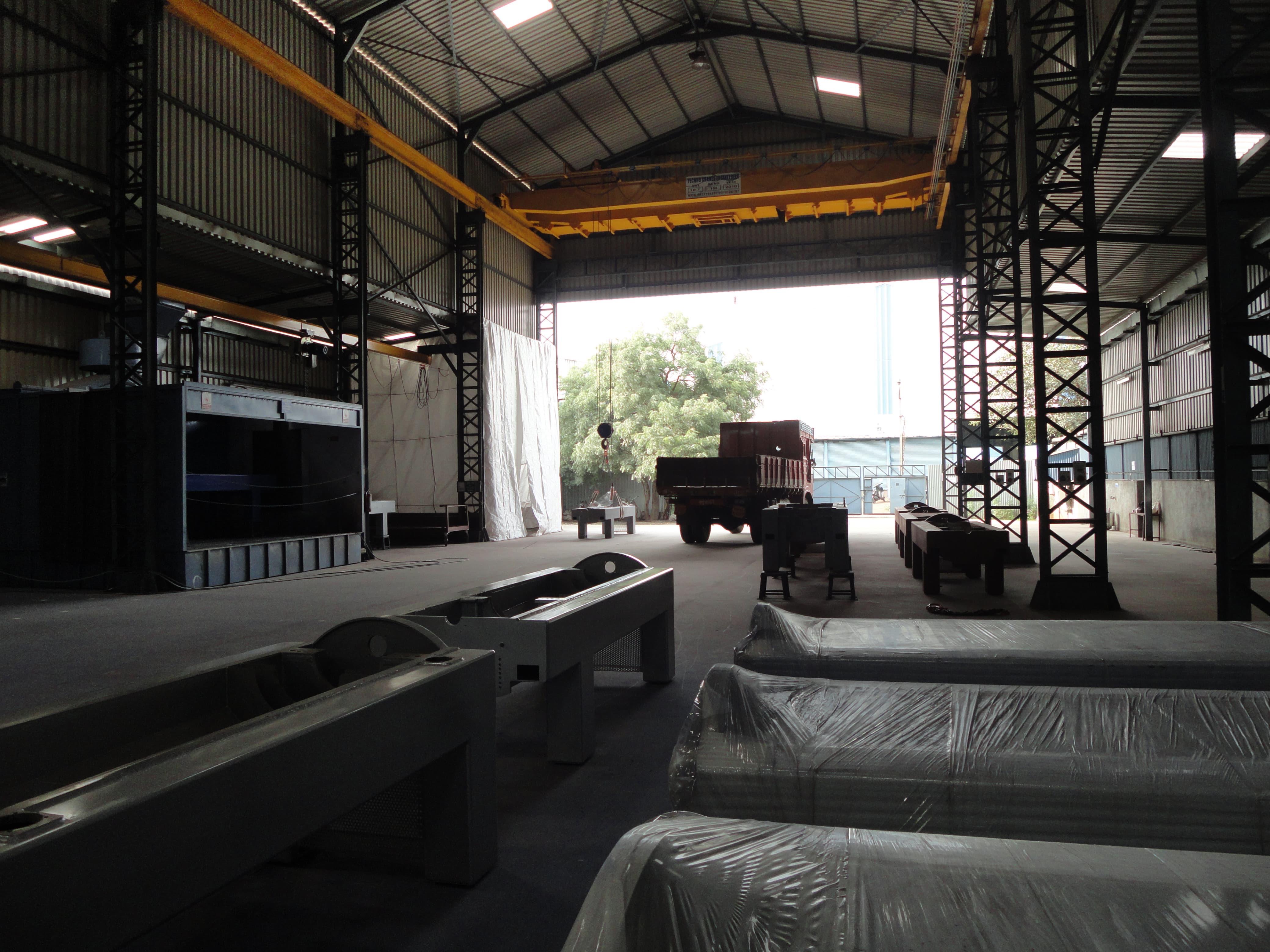 Spacious Area with Overhead Crane Systems